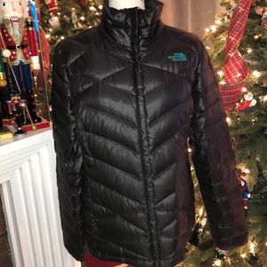 North face jacket🖤Accepting reasonable offers